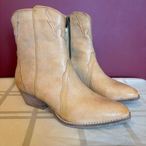 Ccocci women’s tan Ramsey western cowboy boots size 7.5